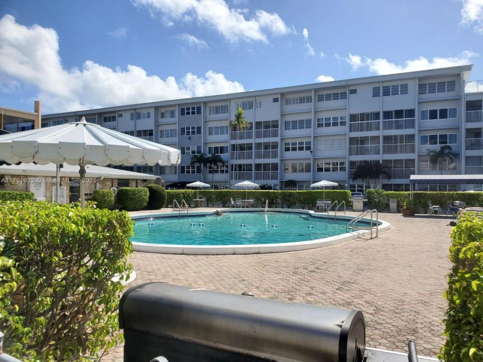 215 SE 3rd Ave 302D, Hallandale Beach, Flórida 33009, Estados Unidos