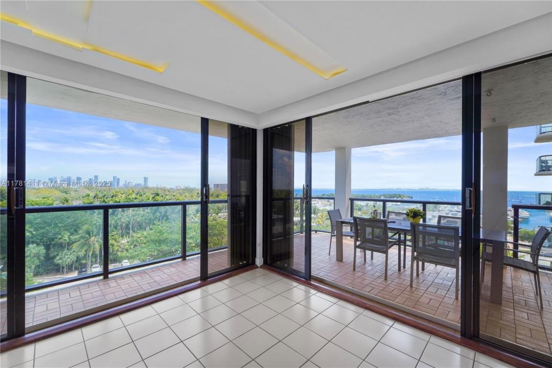 2575 S Bayshore Dr 10B, Miami, フロリダ 33133, アメリカ合衆国