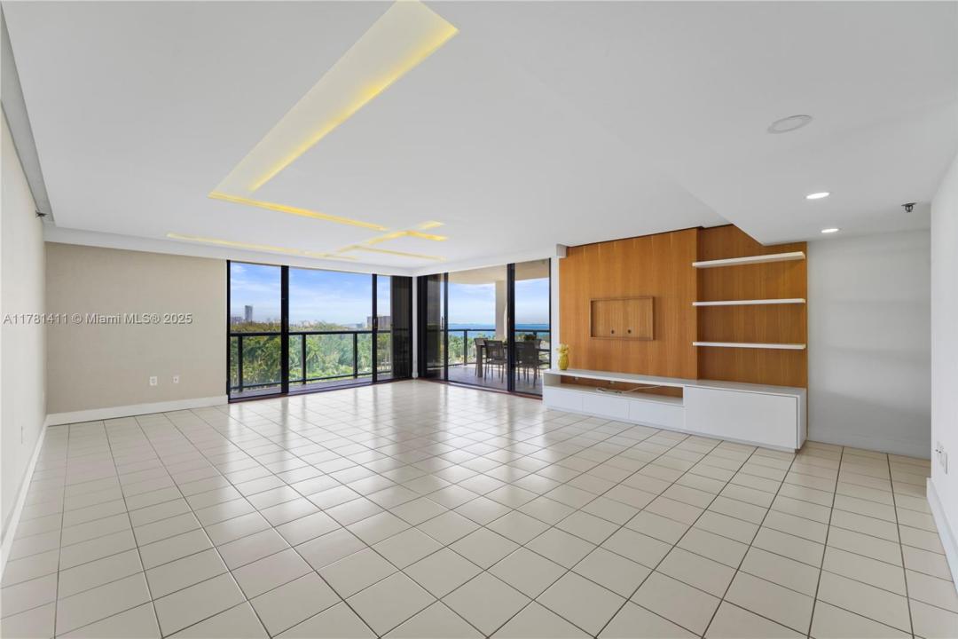 2575 S Bayshore Dr 10B, Miami, フロリダ 33133, アメリカ合衆国