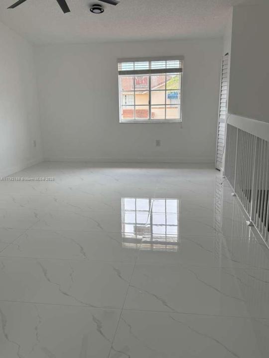 10003 W Okeechobee Rd 202, Hialeah Gardens, Florida 33016, Estados Unidos