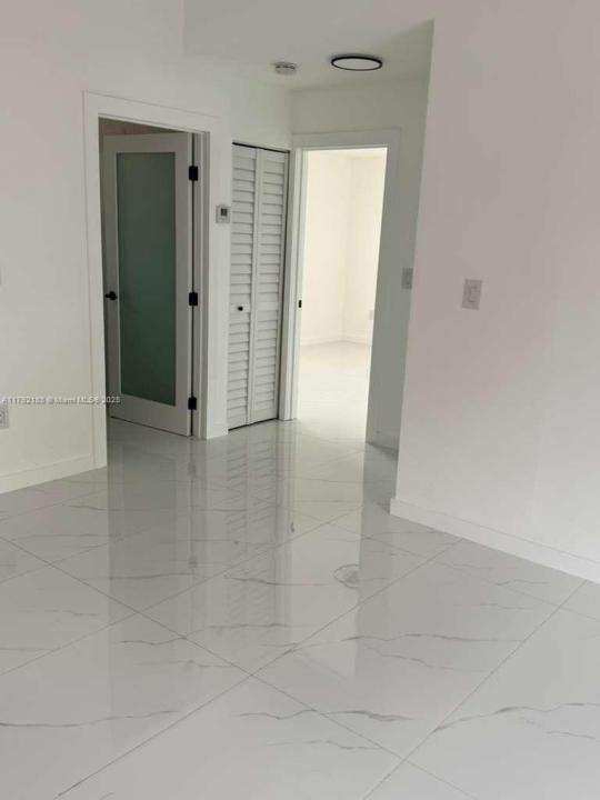10003 W Okeechobee Rd 202, Hialeah Gardens, Florida 33016, Estados Unidos