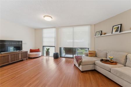 3101 N Country Club Dr 102, Aventura, Florida 33180, USA