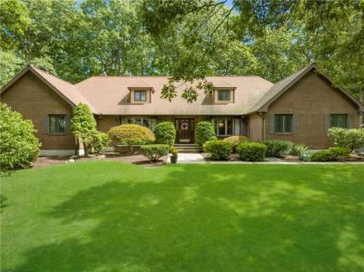 10 Oak Hill Drive, Lincoln, RI 02865, USA