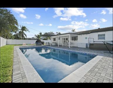 5040 NE 22nd Avenue, Lighthouse Point, Florida 33064