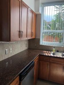2000 N Bayshore Dr 402, Miami, Florida 33137, USA