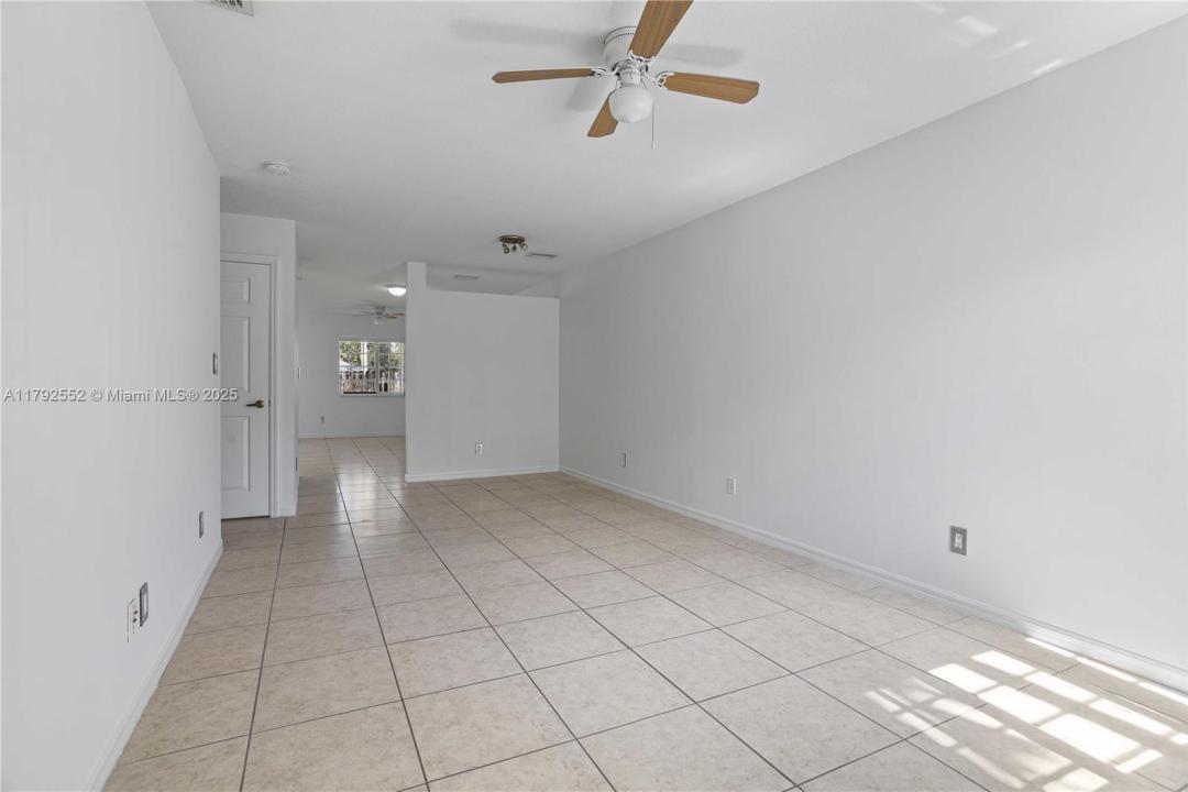 330 SW 2nd Ave 3, Hallandale Beach, 佛罗里达州 33009, 美国