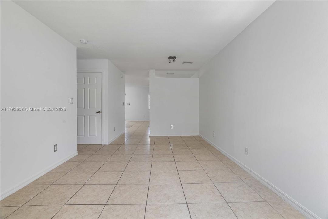 330 SW 2nd Ave 3, Hallandale Beach, 佛罗里达州 33009, 美国