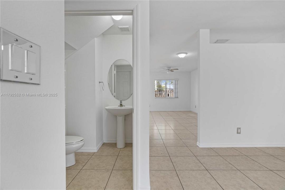 330 SW 2nd Ave 3, Hallandale Beach, 佛罗里达州 33009, 美国
