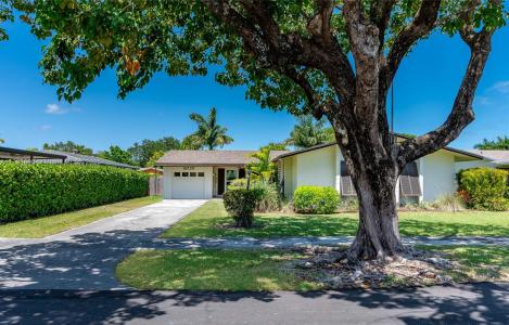 18525 SW 90th Ct, Cutler Bay, Florida 33157, USA