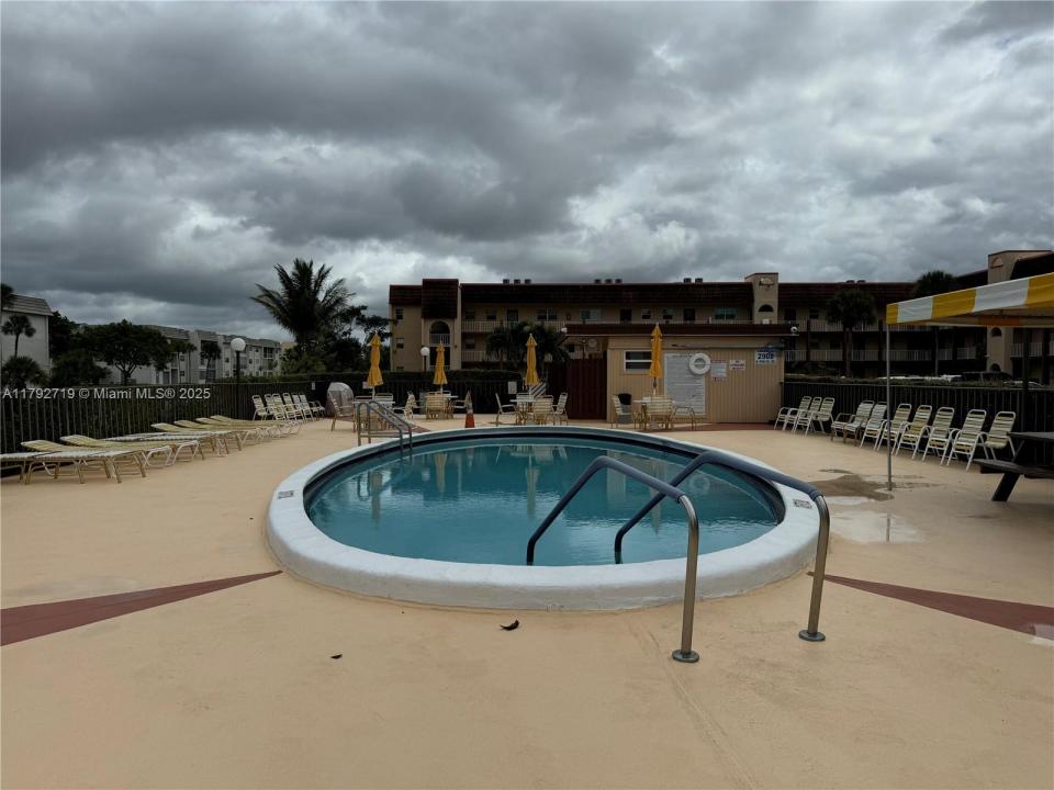 2900 N Pine Island Rd 307, Sunrise, 佛罗里达州 33322, 美国