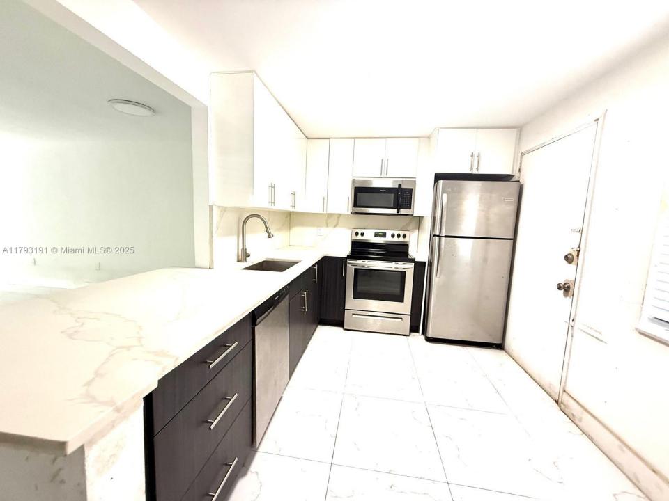 1401 NE 191st St D201, Miami, Florida 33179