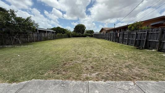 3046 NW 27th St, Miami, Florida 33142, USA