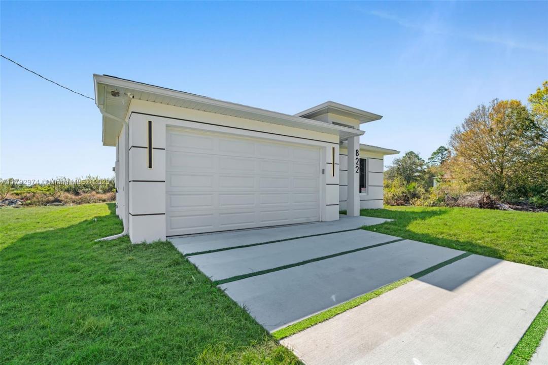 322 LOIRE AVE S, Lehigh Acres, Florida 33974, USA