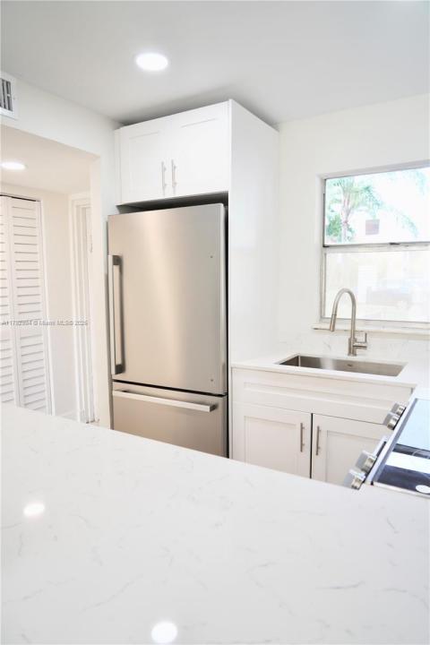 9041 Sunrise Lakes Blvd 110, Sunrise, Floride 33322, États-Unis