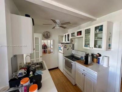 940 7th St 940D, Miami Beach, Florida 33139, USA