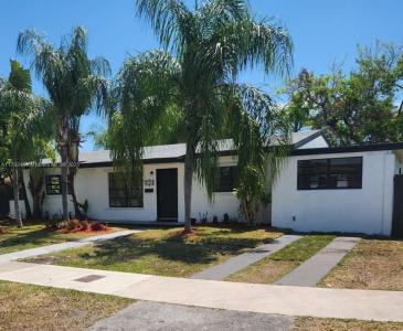 9340 Martinique Dr, Cutler Bay, Florida 33189, USA