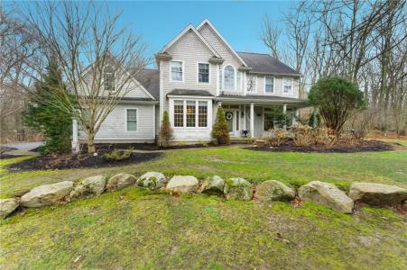 153 Sakonnet Ridge Drive, Tiverton, RI 02878, USA