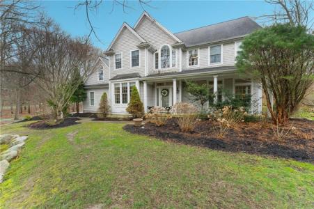 153 Sakonnet Ridge Drive, Tiverton, Rhode Island 02878