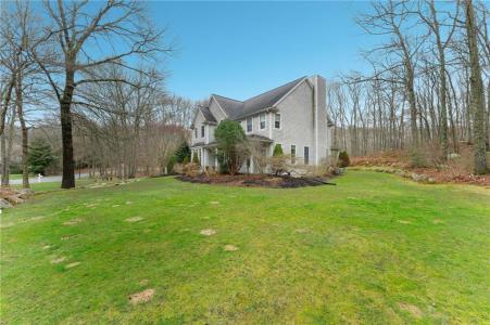 153 Sakonnet Ridge Drive, Tiverton, Rhode Island 02878