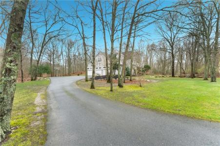 153 Sakonnet Ridge Drive, Tiverton, Rhode Island 02878