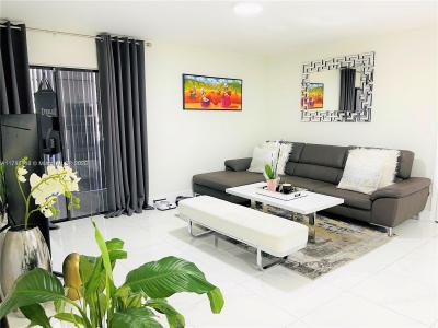 771 NE 199th St 106, Miami, Florida 33179, USA