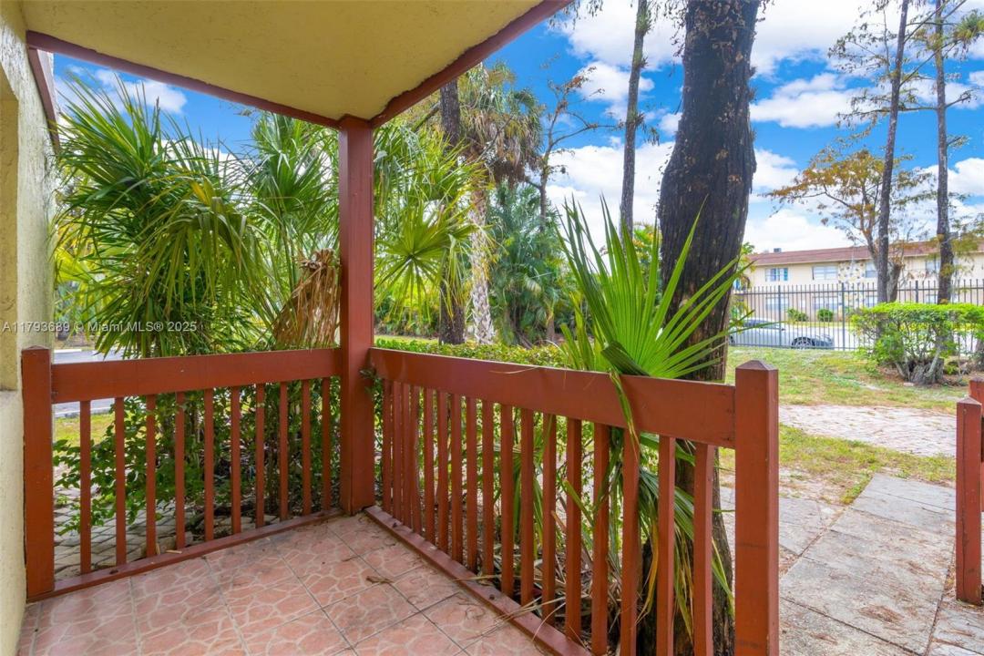 2062 NW 43rd Ter 2, Lauderhill, Florida 33313, Estados Unidos