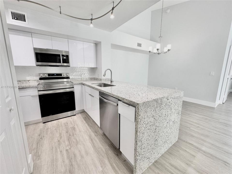 677 SW 111th Ave 303, Pembroke Pines, Floride 33025, États-Unis