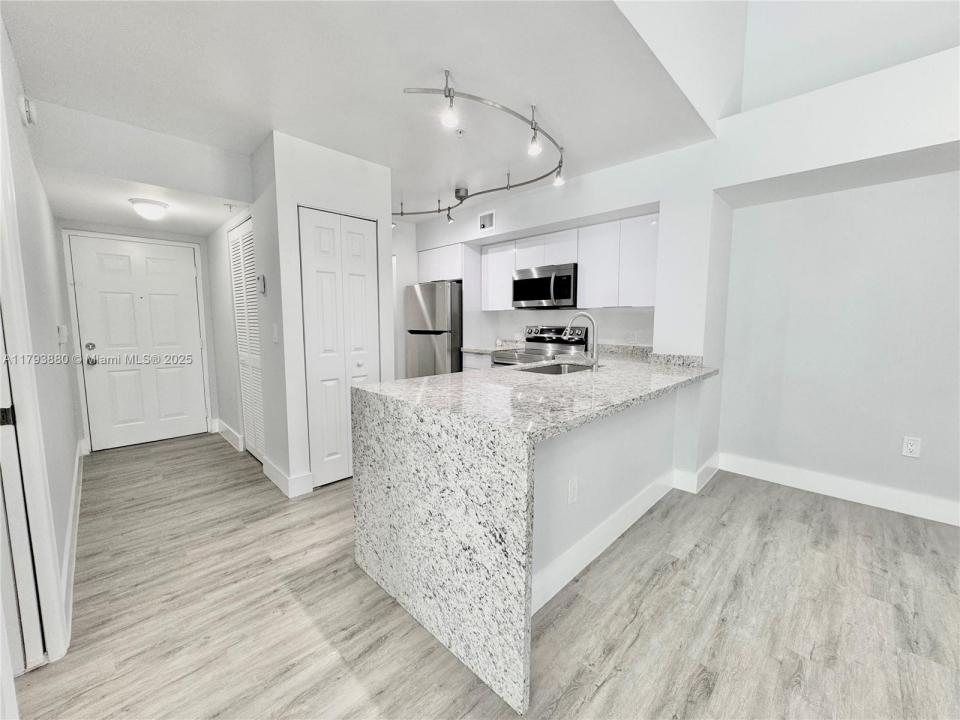 677 SW 111th Ave 303, Pembroke Pines, Floride 33025, États-Unis
