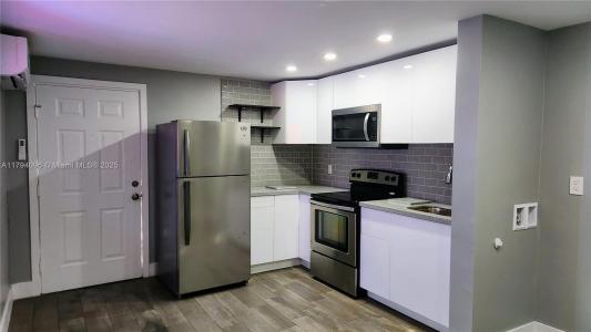 2489 SW 11th St 2, Miami, Florida 33135, USA