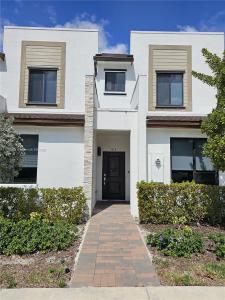 813 NE 211th St, Miami, Florida 33179, USA