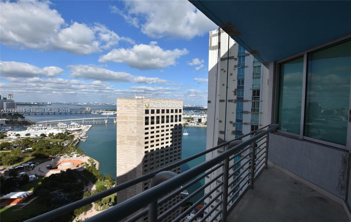 325 S Biscayne Blvd 3822, Miami, Florida 33131, USA