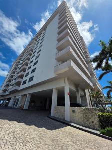 9225 Collins Ave 1409, Surfside, Florida 33154, USA