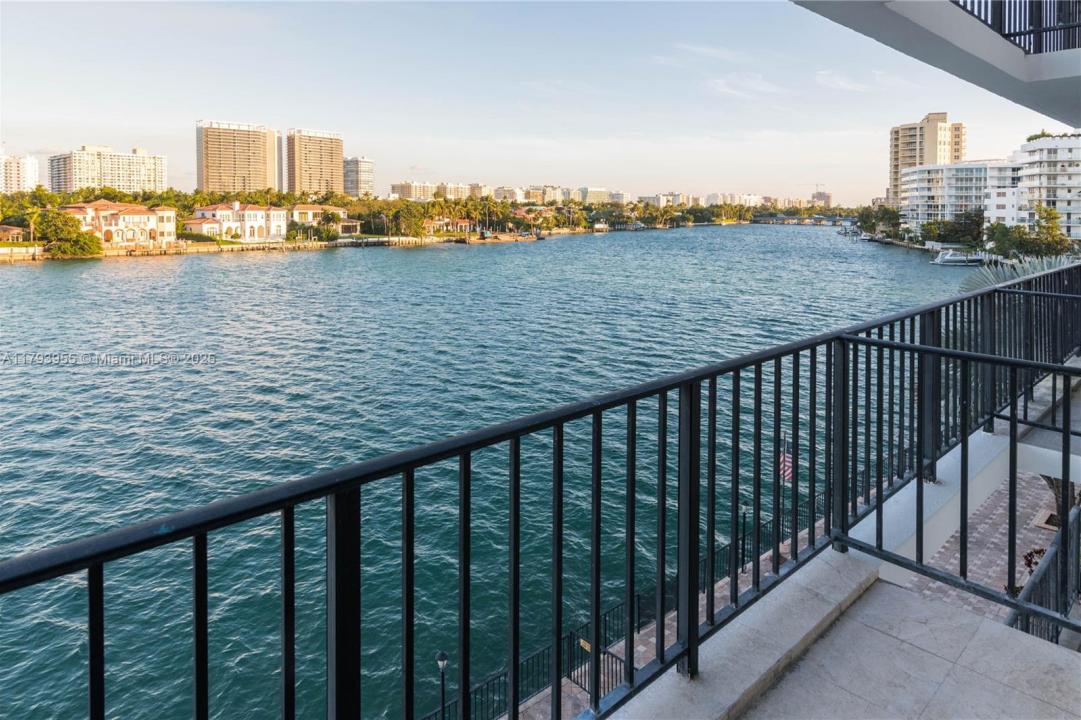 10101 E Bay Harbor Dr 404, Bay Harbor Islands, Floride 33154, États-Unis
