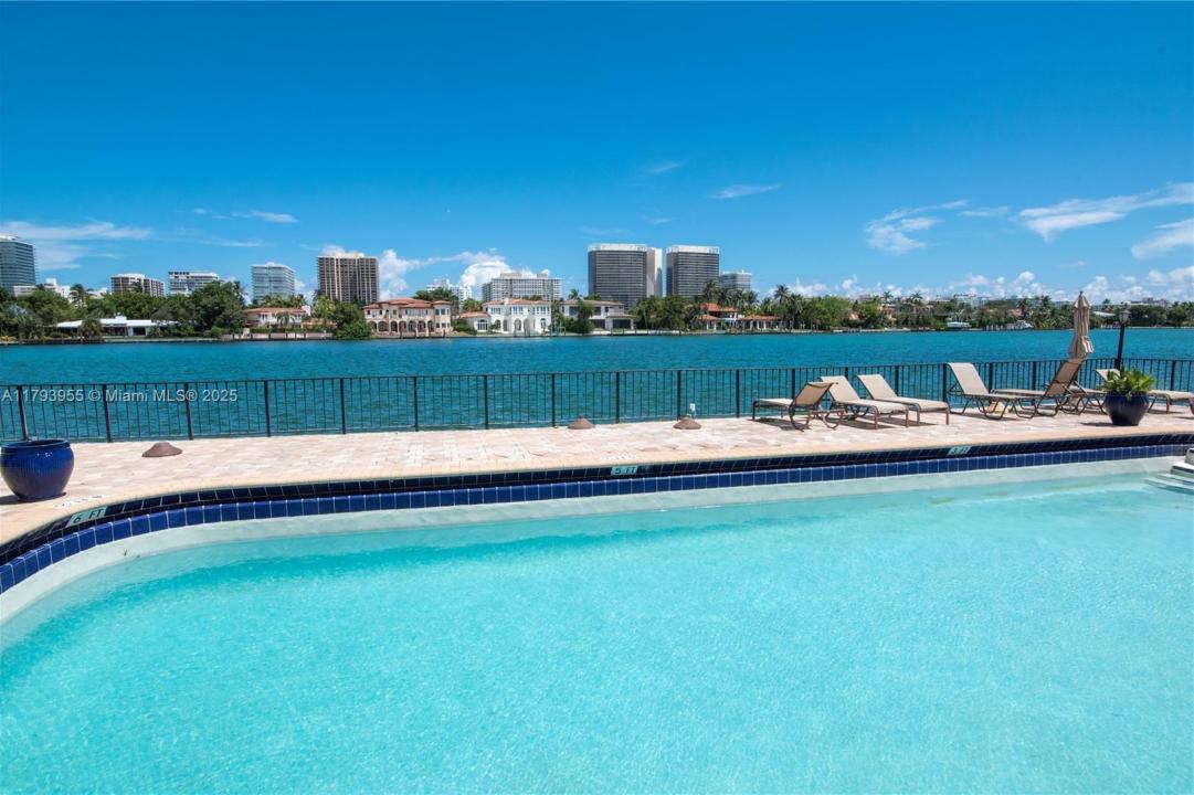 10101 E Bay Harbor Dr 404, Bay Harbor Islands, Floride 33154, États-Unis