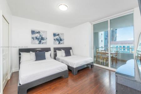 170 SE 14th St 1905, Miami, Florida 33131, USA