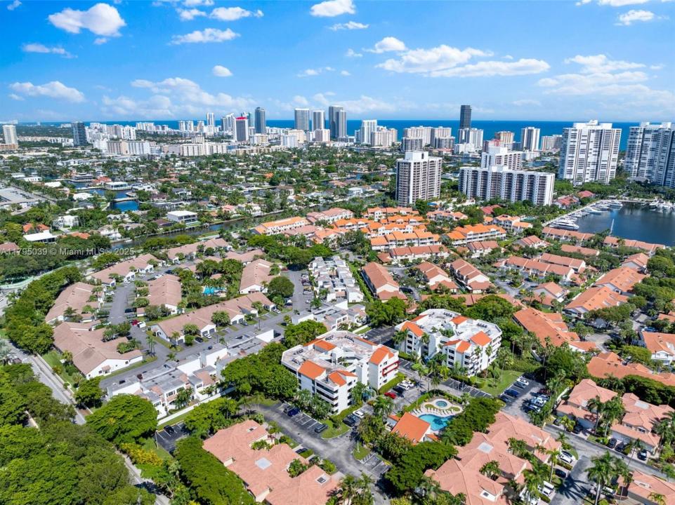 21075 NE 34th Ave 306-2, Aventura, פלורידה 33180, ארצות הברית של אמריקה