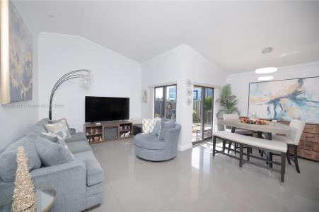6268 NW 170th Ter, Hialeah, Florida 33015, USA