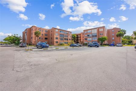 2861 Somerset Dr 104, Lauderdale Lakes, Florida 33311, USA