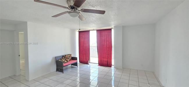 1800 Collins Ave 8A, Miami Beach, Florida 33139, USA