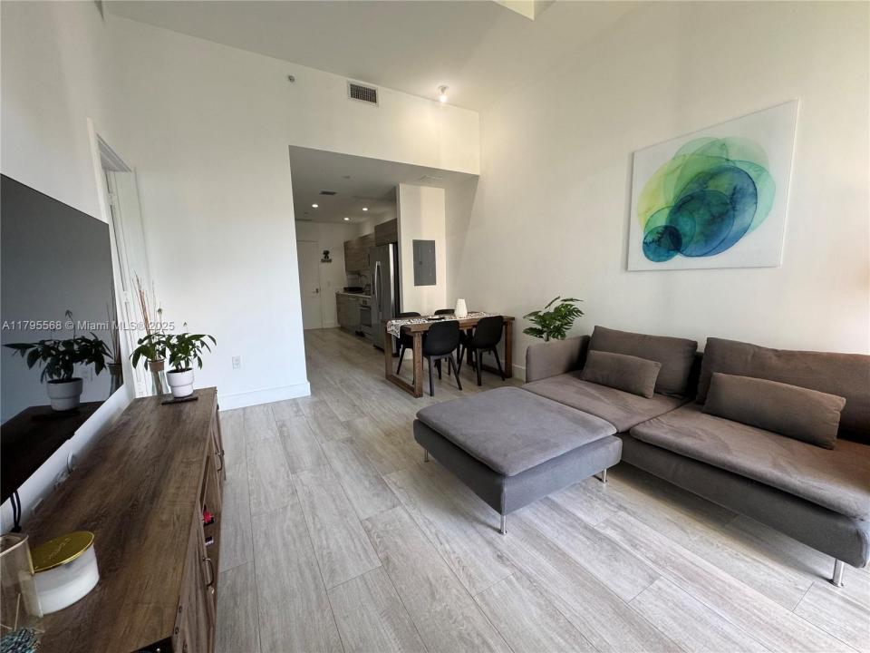 121 NE 34th St L601, Miami, Flórida 33137, Estados Unidos