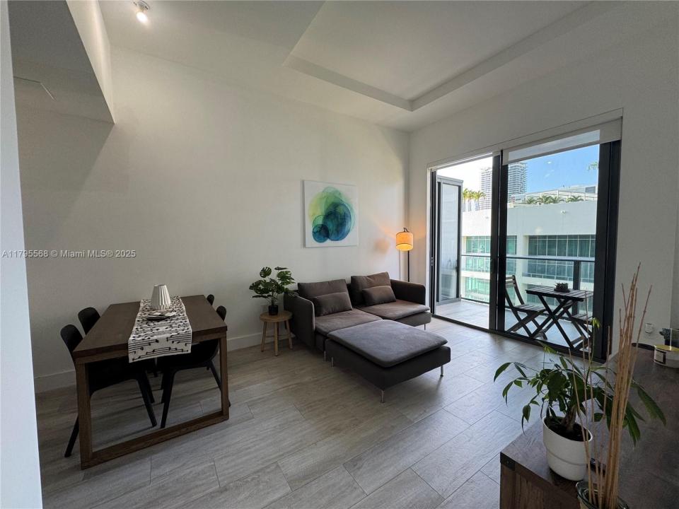 121 NE 34th St L601, Miami, Flórida 33137, Estados Unidos