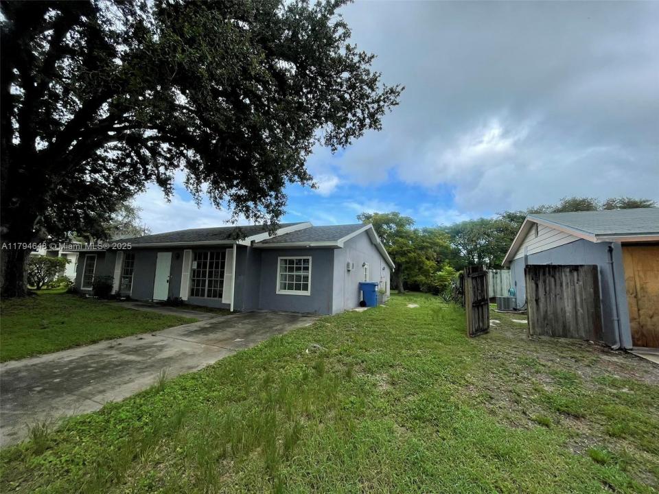 4030 SCHOOL CIR, La Belle, Florida 33935, USA