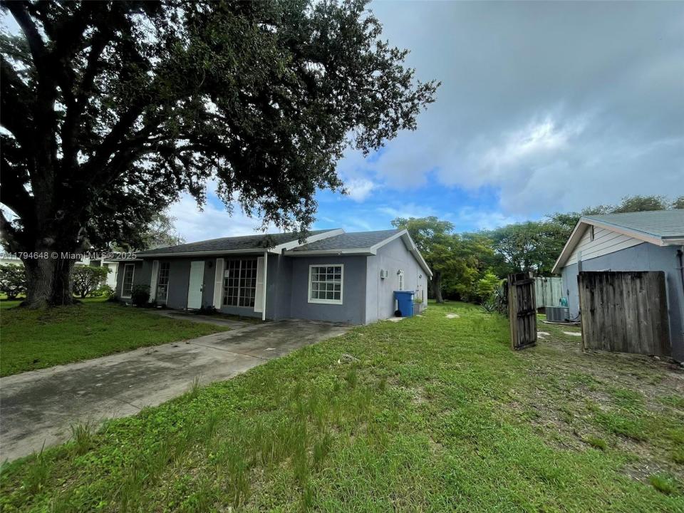 4030 SCHOOL CIR, La Belle, Florida 33935, USA