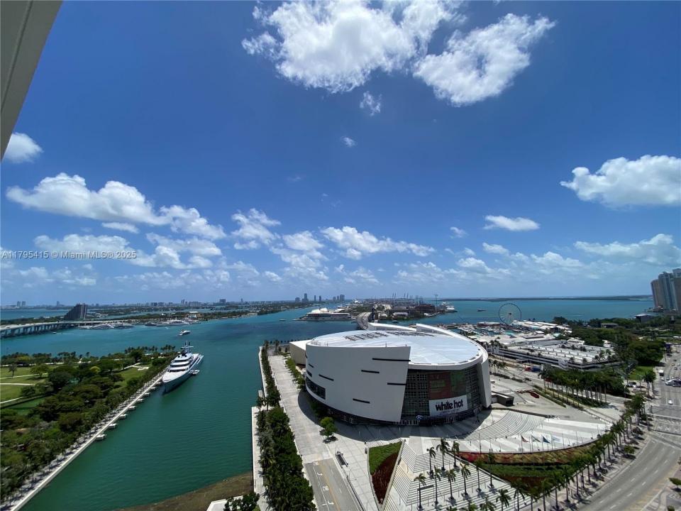888 Biscayne Blvd 2405, Miami, Florida 33132
