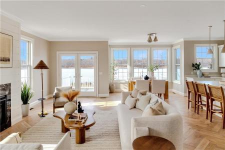 102 East Point Drive, East Providence, RI 02916, USA