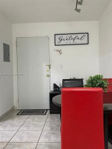 10379 N Kendall Dr L2, Miami, Florida 33176, USA