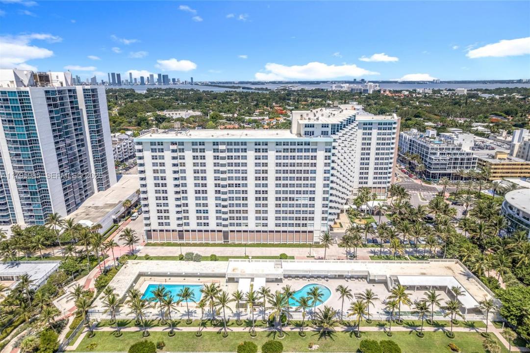 2899 Collins Ave 1218, Miami Beach, Florida 33140, USA