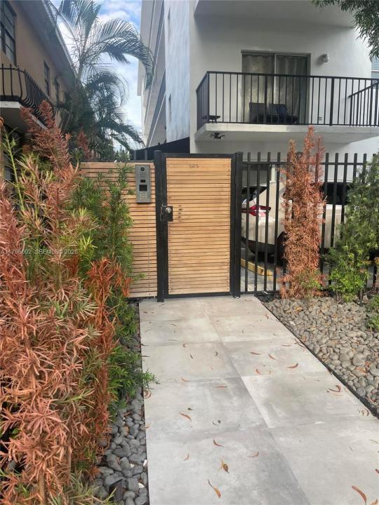 1605 Pennsylvania Ave 303, Miami Beach, Florida 33139, USA