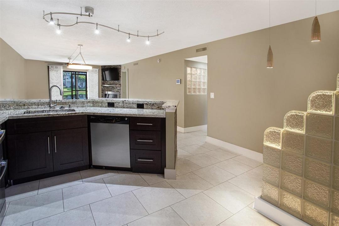 2213 Cypress Island Dr 102, Pompano Beach, 佛羅里達州 33069, 美國