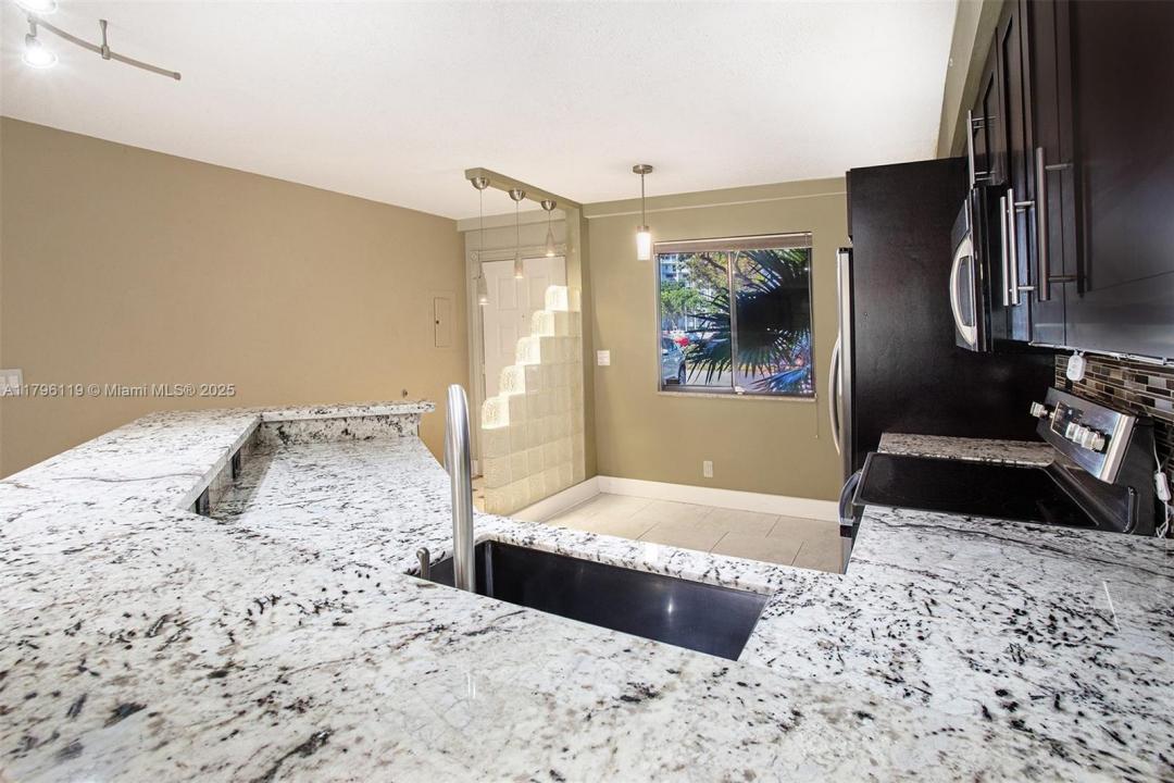2213 Cypress Island Dr 102, Pompano Beach, 佛羅里達州 33069, 美國